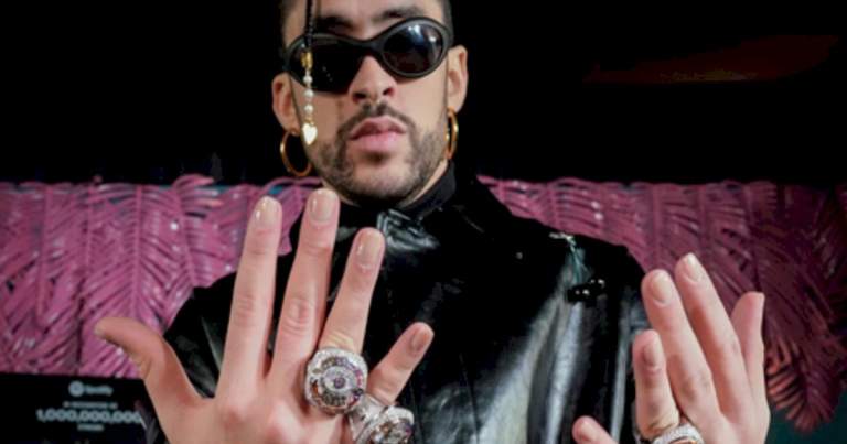 Um dos grandes nomes da música latina, o cantor Bad Bunny alcançou recentemente uma marca importante dentro do Spotify: ele é o artista