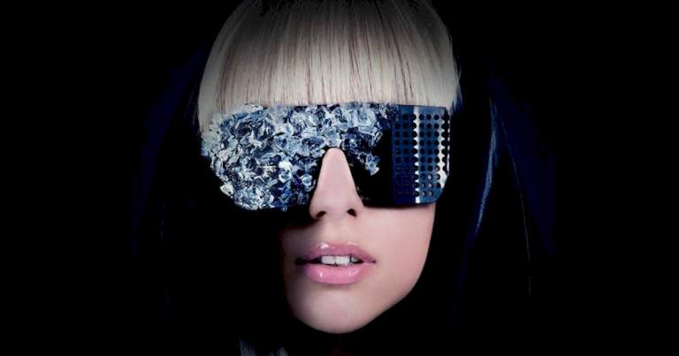Álbum de estreia de Lady Gaga bate 300 semanas na Billboard 200 