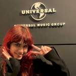 Lou Garcia, artista pop indie, assina com a Universal Music 